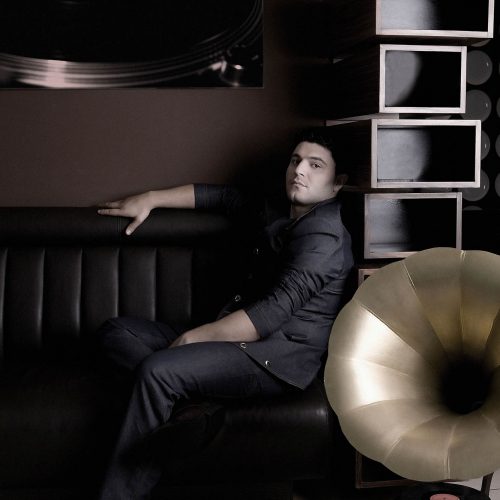 Artiste pop et compositeur, Razmik Amyan.