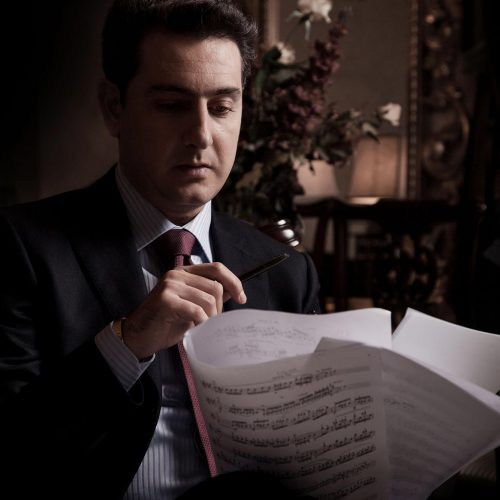 Maestro et chef d’orchestre, Eduard Topchyan.