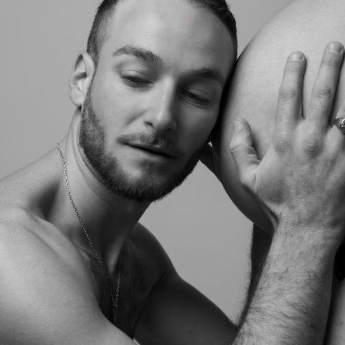 Portrait noir et blanc en studio – Instant Studio