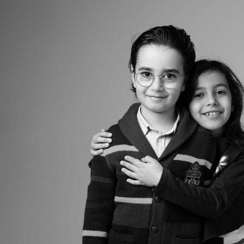 Frères et sœurs photographiés en studio